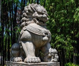Comment utiliser une statue de lion en décoration ?