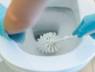 Comment nettoyer un balai-brosse WC ?